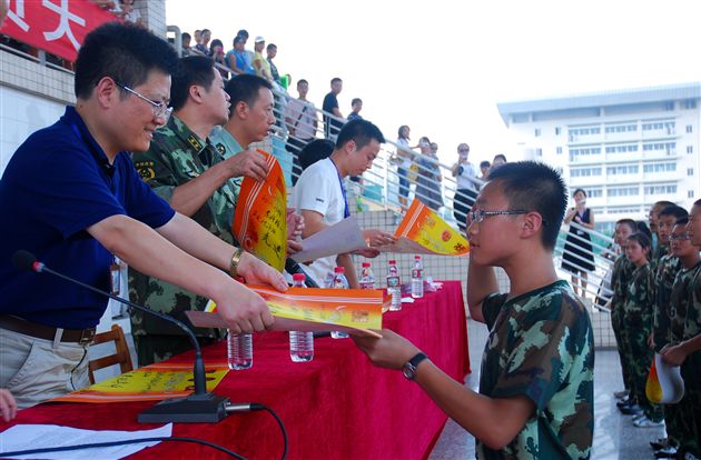 棠中外语学校2012届新生军训汇报表演9
