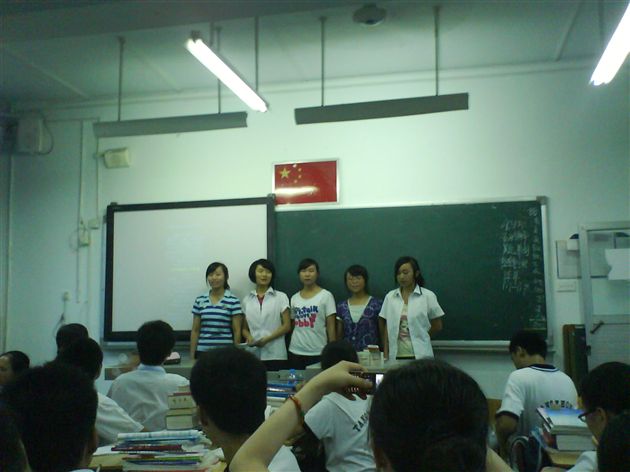 女声小合唱《每当我轻轻走过你的窗前》