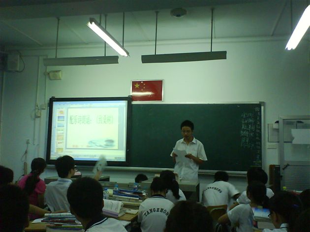 宁一帆同学朗诵《致桑树》