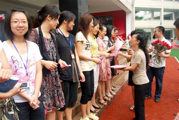 节日鲜花分外香1