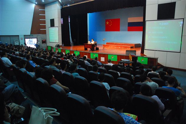 诵读经典名著 培养“英语语感”１