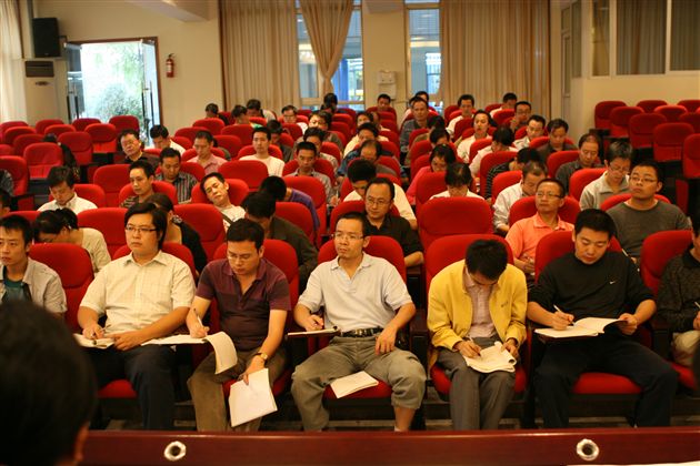 与会班主任认真听讲（一）