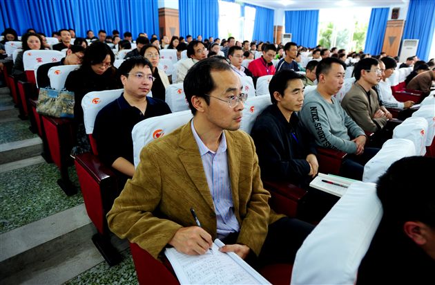 棠外新课改启动大会会场３