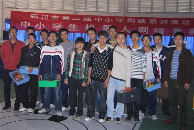 参赛队员与观摩队员合影