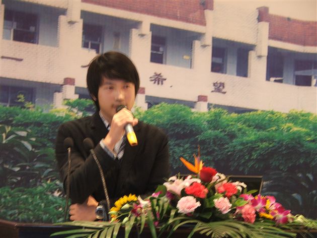 川大志愿者李秋锦同学演唱原创歌曲《旅途》