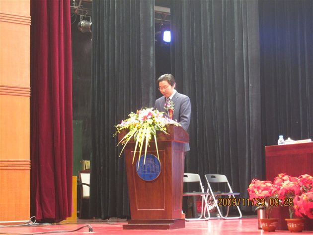 中国教育学会教育机制研究分会施进军秘书长作评审工作报告