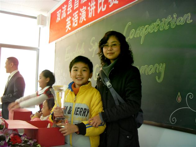 棠外初中组参赛选手吴明锟同学和辅导老师2