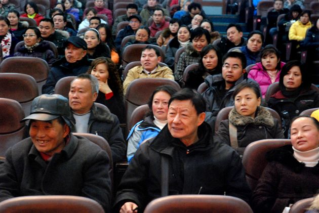 棠外2012届家庭教育报告会４