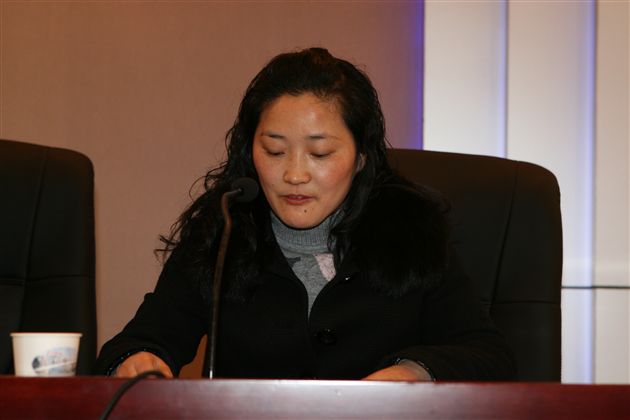 教师代表田群彬发言