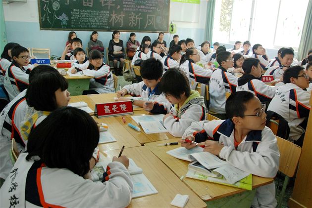 家长亲临课堂了解学生学习情况3