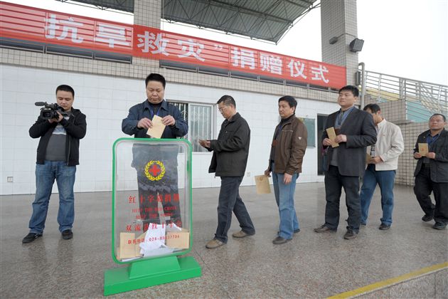 爱如春雨　抗旱救灾9