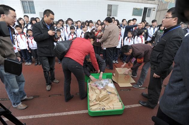 爱如春雨　抗旱救灾16