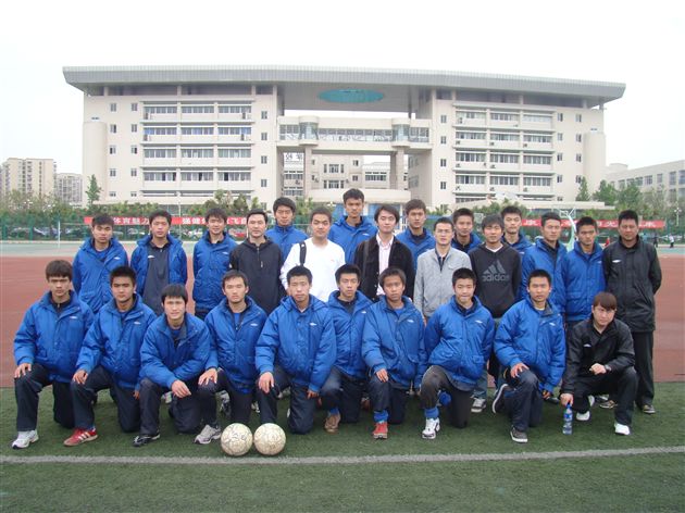 新华社记者采访棠外男足教育3