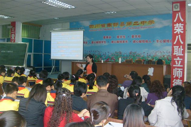 南部县送课现场