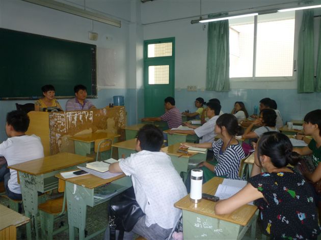 初2013级首次班主任工作交流会4