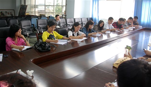 初2012年级组工作会议1