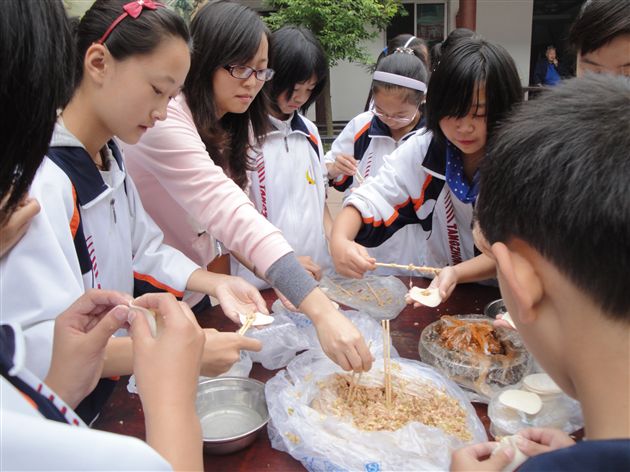 棠外初一、初二团总支重阳节敬老院社会实践3</p><p>　　