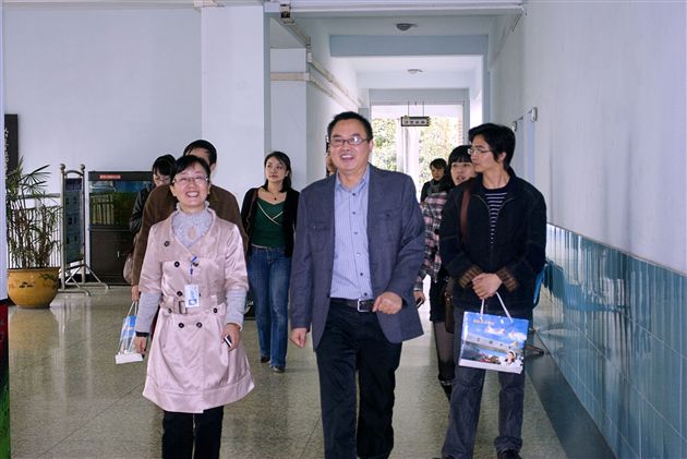 华阳小学领导在棠外附小参观交流2