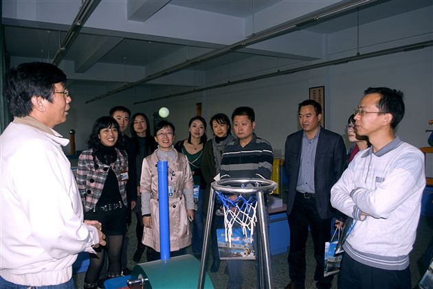 华阳小学领导在棠外附小参观交流3