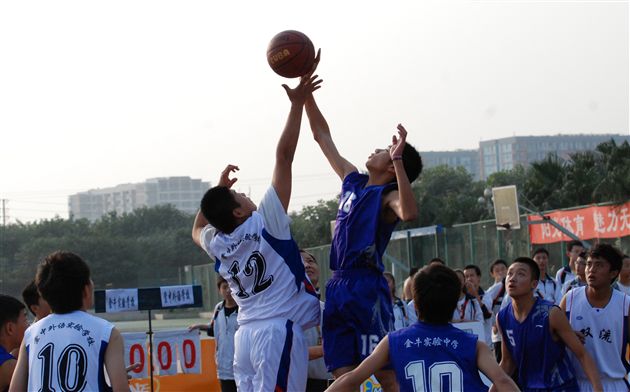 学校新闻_(棠外初中男篮在市中学生篮球联赛中