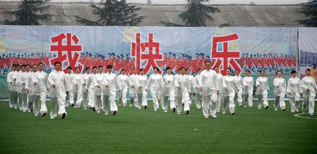 棠外代表队入场