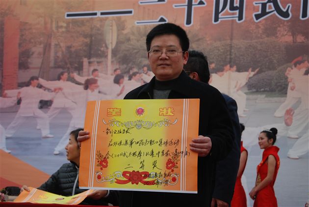 姚助理代表棠外领奖