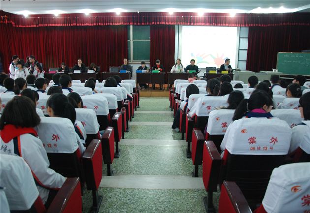 棠外举办“首届知名企业寒假实习生招聘会”3