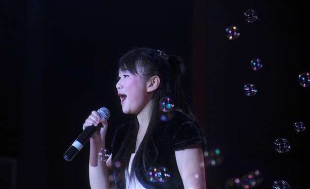 歌曲《故乡雨》 演唱：黄颖妮