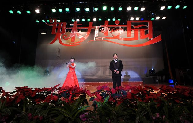 歌曲《举杯吧朋友》  演唱：毕于亮 李亭艺