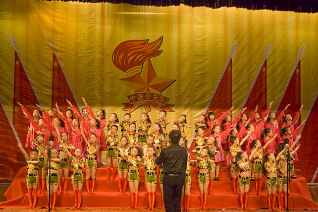 “棠外附小合唱团”参加双流县“感恩﹒奋进”歌曲大家唱比赛获一等奖