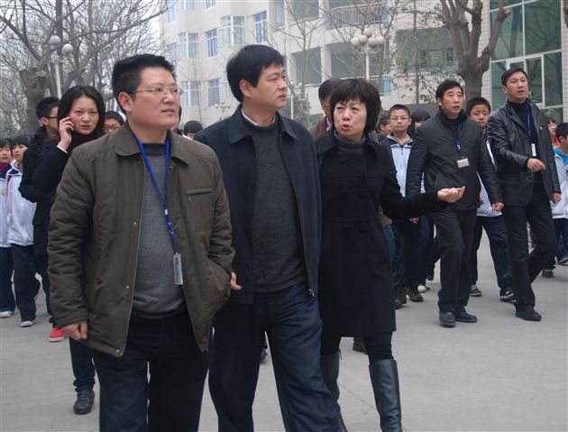 四川省教育厅党组成员、副厅长洪流莅临棠外考察指导