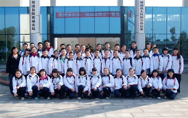 棠外学生参加纪念“国际民防日”宣传活动
