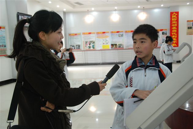 棠外学生参加纪念“国际民防日”宣传活动