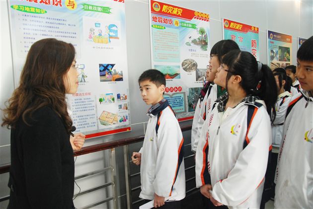 棠外学生参加纪念“国际民防日”宣传活动