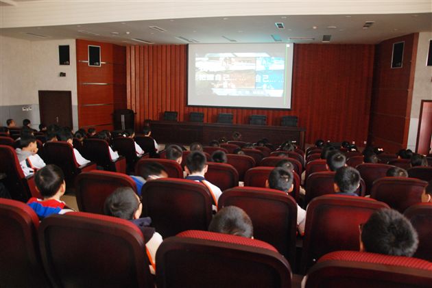 棠外学生参加纪念“国际民防日”宣传活动