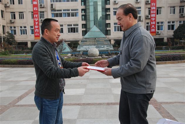 棠外PGA外籍教师被评为“四川省2010年度优秀外籍教师”