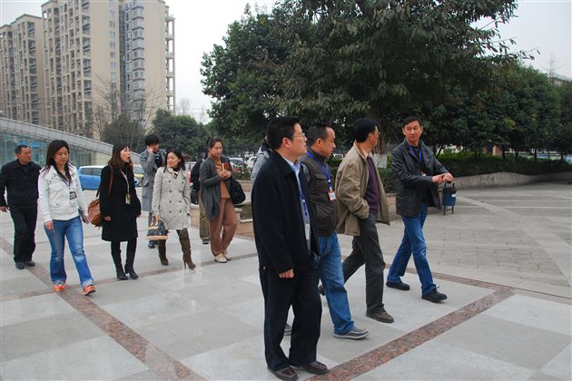 中央电视台赴棠中外语学校访谈