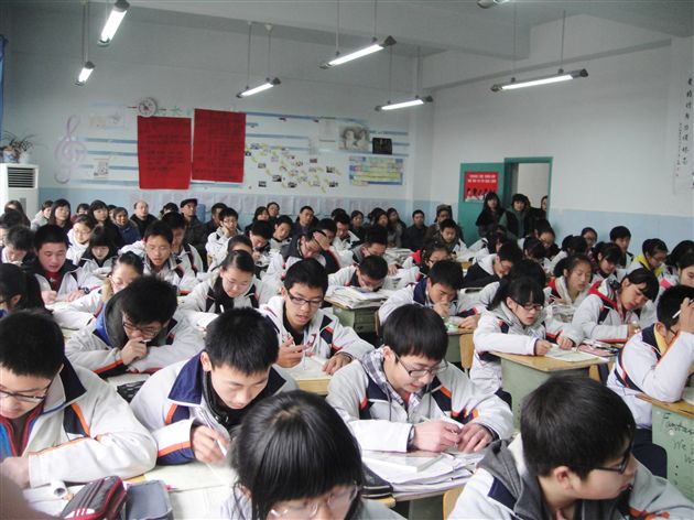 棠中外语学校初2011届开展家长开放日活动