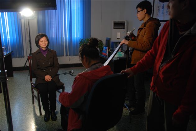 中央电视台一行再访棠外 真情温暖重建心灵家园