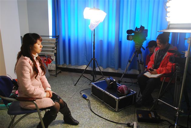 中央电视台一行再访棠外 真情温暖重建心灵家园