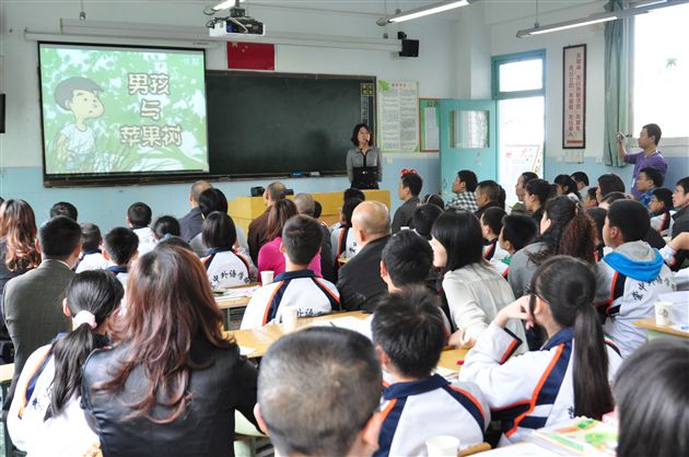 棠外举行初2013届“家长开放日”活动