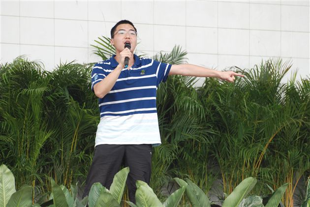 群情激昂震霄汉 高考冲刺待金榜——记棠外高2011届成人宣誓仪式暨高考冲刺誓师大会