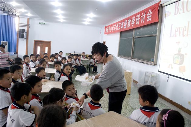 棠外附小成功承办双流县小学三年级英语教研活动