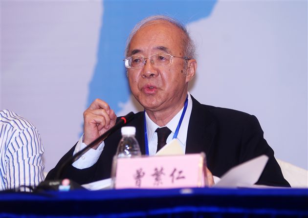 12、山东大学前校长、高教美育会会长曾繁仁致开幕词