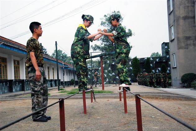 棠中外语学校初2013届学生综合社会实践活动纪事</p><p>　　