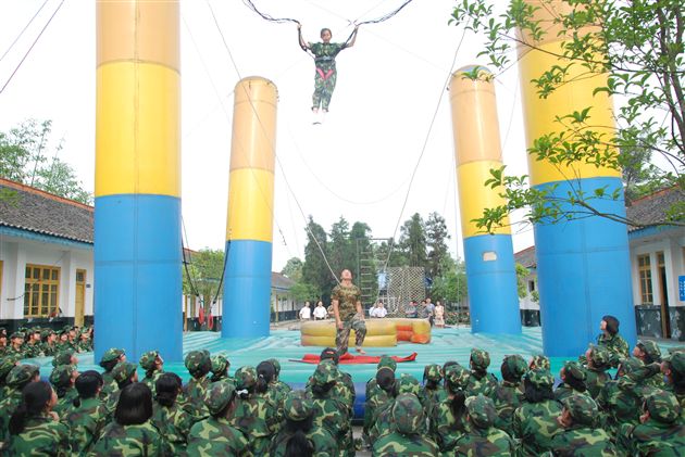 棠中外语学校啦啦操代表队喜获国家级青少年体育俱乐部健美操啦啦操比赛冠军</p><p>　　