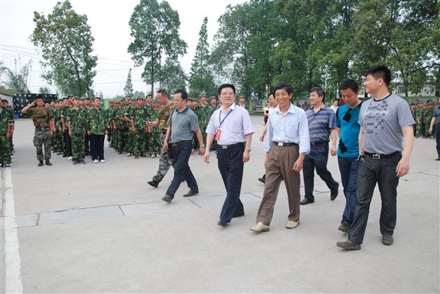 棠中外语学校初2013届学生综合社会实践活动纪事