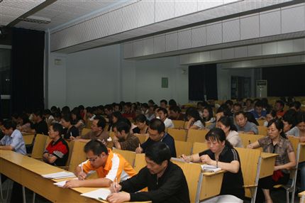 棠中召开党员大会