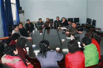 棠中召开退休老教师座谈会(二)