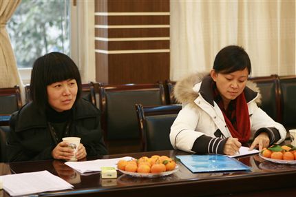 检查组听取汇报